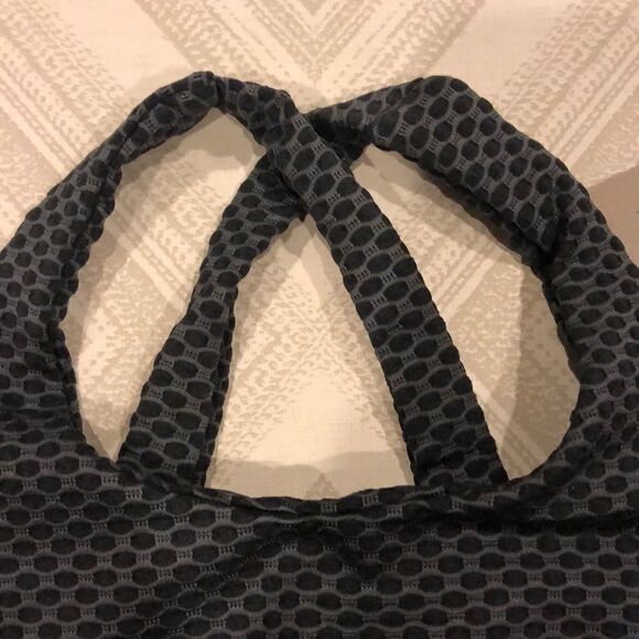 Strut This Textured Gray Criss Cross Sports Bra - Picture 3 of 5